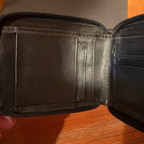 Genuine Black Leather Zip around Wallet - Picture 9 of 14